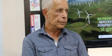 Малолетници собираат отпад, еколошката свест на екстремно ниско ниво