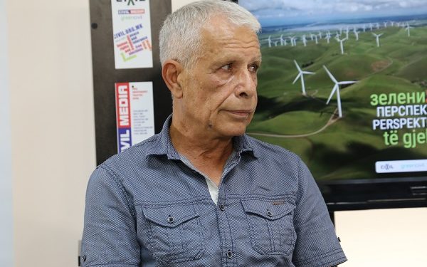 Малолетници собираат отпад, еколошката свест на екстремно ниско ниво