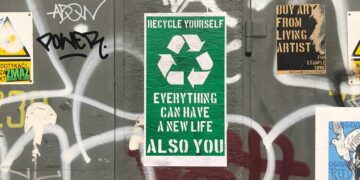 РЕЦИКЛИРАЈ(RECYCLЕ): Втор живот на отпадот – Мал чекор за човекот, голема промена за природата